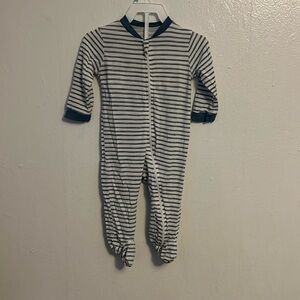 Lightweight footsie pajama
6-9 months